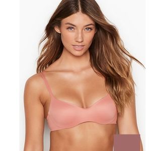 NWOT VS Incredible Unlined Scoop Bra